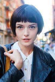 Du court au long en passant par le carré, il y en a pour tous les goûts. Coiffure Avec Frange Courte 30 Idees De Coiffure Avec Frange Pour Un Look Qui Change Elle