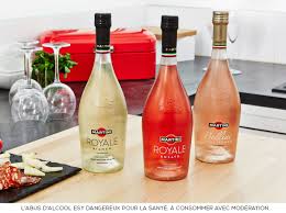 Martini Royale Bianco Royale Rosato Et Bellini Vine Peach Drinks Yummy Drinks Sparkling Cocktail