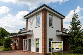An der stelle der deutschen bank stand das im krieg zerstörte haus, in dem die familie scholl 1939 bis 1944 wohnte. Geschwister Scholl Haus St Marien Luneburg