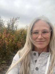 What hair color and style looks best