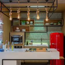 Inspiracao Para Quem Adora O Estilo Industrial Esta Estrutura Metalica Sobre A Bancada Da Cozinha Com Estes Pendentes De Corda Home Decor Home Liquor Cabinet