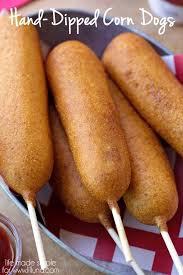 Hand Dipped Corn Honden Recept Copycat Disneyland S Hotdogs Gedompeld In Een Honing Cornmeal Beslag En Gefrituur Corndog Recipe Fair Food Recipes Corn Dogs