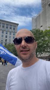 Daniel Brisson (@DanbQc)