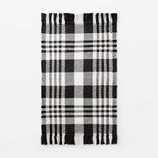 This woven rug with fringes will create a snug, homely feeling and feels soft to the feet. 2 1 X3 2 Indoor Outdoor Scatter Plaid Rug Black Threshold Designed With Studio Mcgee Target