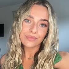 Emily Pinnell's Instagram, Twitter & Facebook