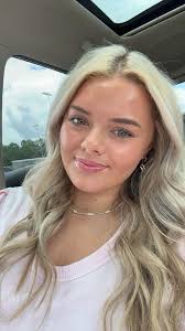 Hi everyone!!! My name is Linzy, I am a senior attending St. Amant High  School, I am 17, have a valid drivers license, and I am currently  interested in offering babysitting/petsitting with