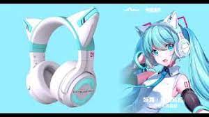 Not only the shape of the headphones but also the clear eyes. Yowu X Hatsune Miku Cat Ear Headphones Unboxing Youtube