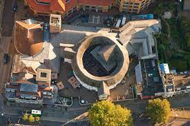 Aerial Shot Of Shakespeare S Globe Theatre In London The Building Is A Faithful Reconstruction Of The O Places Of Interest Wonders Of The World London Theatre