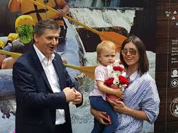 Jun 08, 2021 · oggi, dopo una stagione tribolata, dzeko ha perso valore sul mercato e compiuto un anno di più: Dzekina Kcerka Krenula Ocevim Stopama Una Postala Ambasadorica Nacionalnog Parka Sport Centar