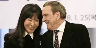 Die union stellt armin laschet statt markus söder als kanzlerkandidaten auf, die grünen wählen annalena baerbock. Gerhard Schroder Schmeckt Das Essen Seiner Sudkoreanischen Frau Nicht