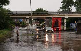 Lokale media spreken zaterdag van noodweer met uitzonderlijk hevige regenbuien en harde wind. Noodweer Trekt Over Twente Centimeters Grote Hagelstenen Twenterand Tubantia Nl