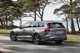 The dynamic v60 estate is a versatile estate car designed for life and every family. Test Volvo V60 So Gut Ist Der Kombi Als Plug In Hybrid Adac