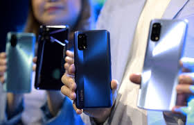 Realme 7 pro will be available in india starting from 14 th september with a price tag of inr 19,999 for the 6/128gb and inr 21,999 for the 8/128gb variant. Realme 6 Pro Vs Realme 7 Pro Peningkatan Apa Saja Yang Dibawanya Gadgetren