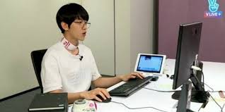 Exo S Baekhyun Tries To Prove That He S A Master At Lol Baekhyun Exo Baekhyun Lol