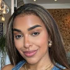 April Savell's Instagram, Twitter & Facebook