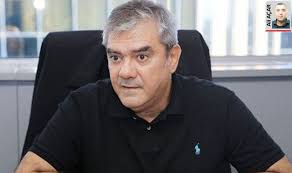 Ben de türk edebiyatının öncü yazarlarından olan yılmaz özdil in bildiğim özlü sözlerini bir araya toplamak ve laiklere ışık tutması açısından bu başlıkta toplamaya. Cemevi Baskanlari Yilmaz Ozdil E Saglik Dileginde Bulundu