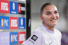 NWSL Free Agency: Taylor Flint re-signs with Racing Louisville