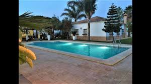 Video Alquiler Chalet Con Piscina Privada En Chiclanaeta Casas De Veraneo Casas Piscina Privada