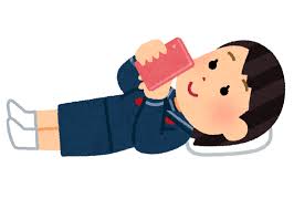 寝転がってスマホを使う人のイラスト（女子学生） | かわいいフリー ...