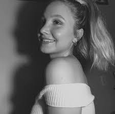 Lisa Piro's Instagram, Twitter & Facebook