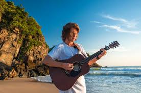 Vitor barbiero kley (porto alegre, 18 de agosto de 1994) é um cantor, musicista e compositor brasileiro. Inspirado Em Bruno Mars Vitor Kley Lanca Novo Ep Capricho