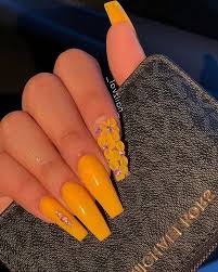 Professionally performed and coffin nails acrylic pattern on nails can be done not only with the help of brushes, but also with the help of dots. Yellow Nails Long Acrylic Nails Coffin Lavender Nails Yellow Nails Design