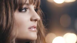 Rachele Lynae Releases New Music Video For “Quicksand”