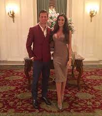 Przystojny grzegorz krychowiak oraz zjawiskowo piękna francuska modelka, célia jaunat, tworzą parę od ośmiu lat. Grzegorz Krychowiak On Twitter 5ans Avec Celiajaunat Bristol Paris Birthday