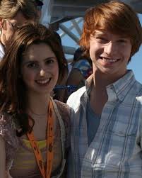Calum worthy supports laura marano at weekend commodore. Mtv On Twitter I Just Want To Say How Important These Austin Ally Reunion Pics Are Lauramarano Calumworthy