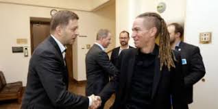 Právě to nám připomněl redaktor deníku forum24 jiří sezemský. Ivan Bartos Pirati Cnn Prima News