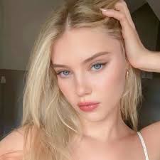 See recreations of some of the most infamous art! 🎈🐀