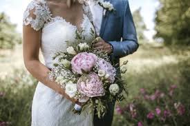 Die wasserfälle unserer wahl und die aktuelle wasserfälle empfehlung auf strawpoll.de. Brautstrauss Tipps So Finden Sie Die Schonste Blumenkombination Fur Die Hochzeit Braut Boutique