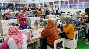 Kontrol penuh gaji bulan berjalanmu hanya dengan 3 klik saja. Pabrik Garmen Dan Sepatu Pt Sejin Fashion Indonesia Di Pati Butuh 1 300 Karyawan Tribun Jateng