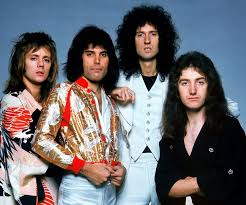 The Members Of Queen Were Inducted Into The Rock And Roll Hall Of Fame In 2001 And Were Awarded The 2 207th S Fotos Da Rainha Queen Freddie Mercury Queen Banda