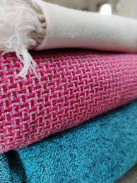 Double layered yarn dyed jacquard mixed with grey and cream adds a charming accent to the top of the bed. Khes Wikipedia