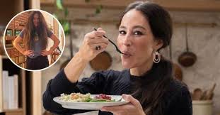 Jun 25, 2021 · joanna gaines has given a sneak peek at one of the properties she'll be showcasing with husband chip gaines in the upcoming episodes of their fixer upper reboot. Fixer Upper Star Joanna Gaines Shows Off Her Natural Hair