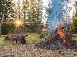 Riverside and riverside county both comply with california fire code section. Bonfire Laws How To Make A Bonfire Legally Safely Saga