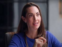 Vanessa Van Edwards, experta en lenguaje corporal: "Es posible que odies a  la gente porque estés haciendo las preguntas equivocadas"