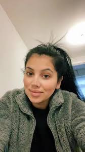 Daniela Costa En Al Salir De Clase