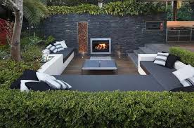 Garten Lounge Eingebaute Sofas Schieferstein Verkleidung Wandkamin Garten Lounge Abgesenkte Terrasse Garten Lounge Set