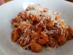 Pasta (meglio formati corti e lavorati tipo fusilli, penne rigate, pipe rigate.) see more. Pipe Rigate Al Ragu Di Pasta Di Salame Blogboccabuona
