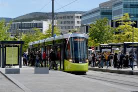 Le portail boursorama.com compte plus de 30 millions de visites mensuelles et plus de 290 millions de pages vues par mois, en moyenne. Ecomnews Saint Etienne Inaugure Sa 3eme Ligne De Tramway