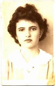 Anna Comeaux's Instagram, Twitter & Facebook