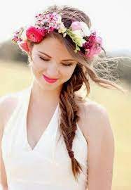 Une Fleur Ou Deux Dans Ma Coiffure De Mariee Mariage Com Coiffure Mariee Coiffure Mariage Coiffure Mariee Boheme