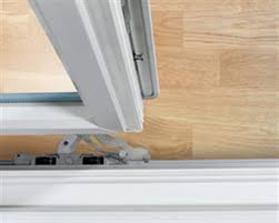 Balkon kapılarının açma kolu pencereler gibi yalnızca içeride bulunmaktadır, eşikli veya eşiksiz şekilde uygulamalar yapılabilir. Yari Otomatik Paralel Surme Wolkswagen Surme