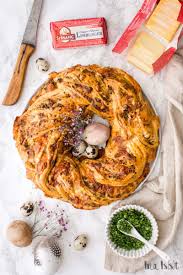 Herzhafter Osterkranz Mit Kase Und Schnittlauch Ina Isst Rezept In 2020 Essen Lecker Herzhaft