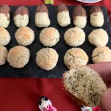 Selamlar Gecen Gun Yaptigim Pirinc Unlu Kurabiyelerim Ile Boy Gostereyim Icinde Mavi Hashas Uzeri Hindistan Cevizi Ya Da Cikolata Kap Food Desserts Breakfast