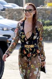 Lindsay Lohan Dancing In Mykonos Is This Weekend S Best Meme Vogue