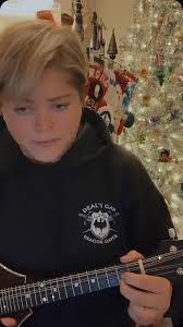 Hannah B (@thetwopennyact) • Facebook