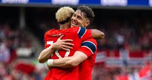 Jorgen Strand Larsen anotó dos goles en la victoria de Noruega sobre Suecia por 3-1 en el derbi nórdico.